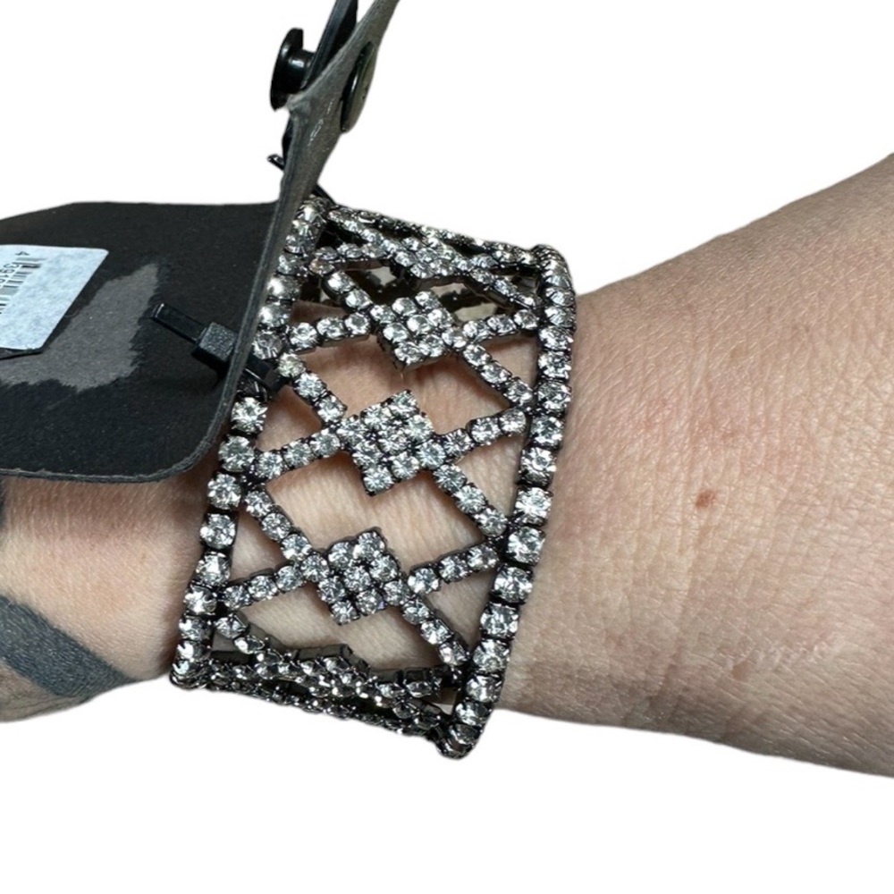 FREE PRESS: NWT Rhinestone Criss-Cross Cuff Bracelet - Picture 8 of 8
